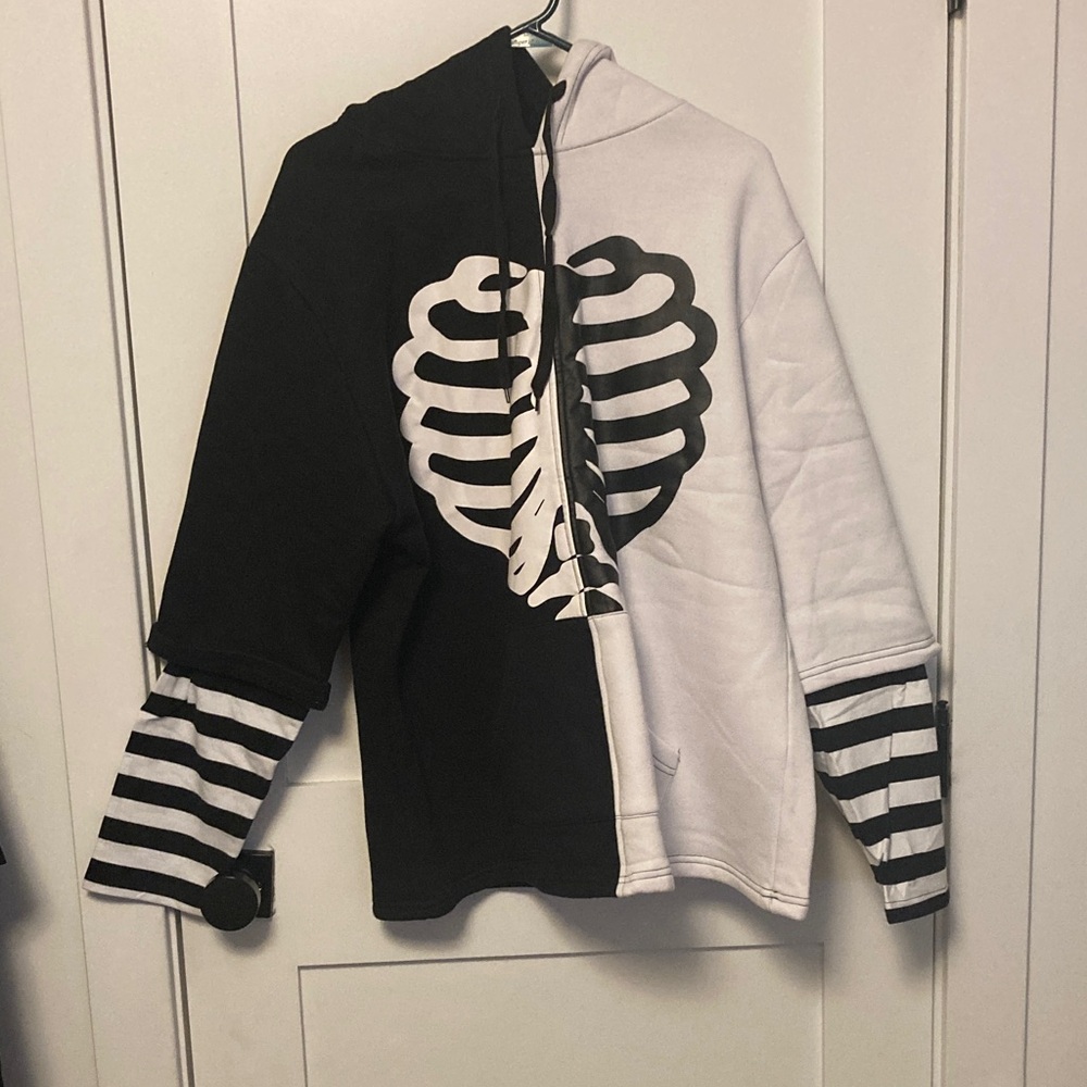 Skeleton Print Women's Hoodie - Black and White